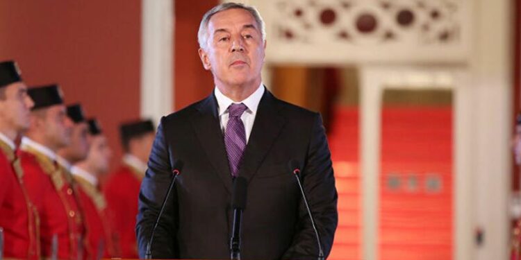 Lajčak odgovara da je “Donaldu slaba tačka Crna Gora”.