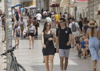 Turisti u šoku: Split zabranio prodaju alkohola poslije 20 sati