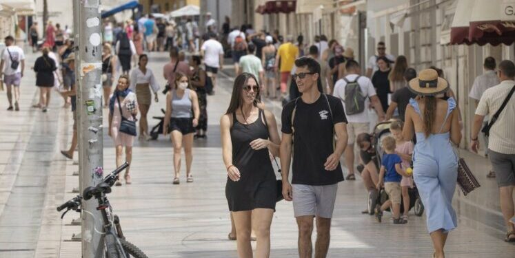 Turisti u šoku: Split zabranio prodaju alkohola poslije 20 sati