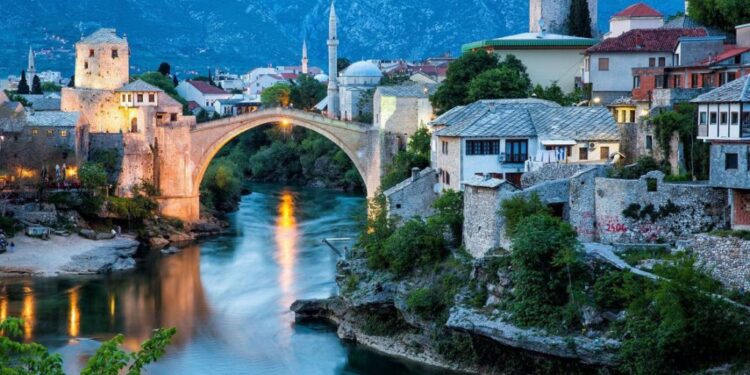 Ponos Bosne i Hercegovine: Stari most u Mostaru proglašen najljepšim mostom na svijetu