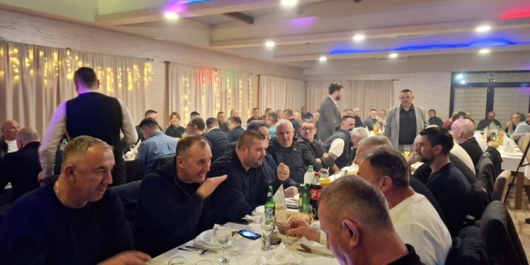 FK Laminci okupio 200 gostiju na donatorskoj večeri: Uručena brojna priznanja (FOTO)