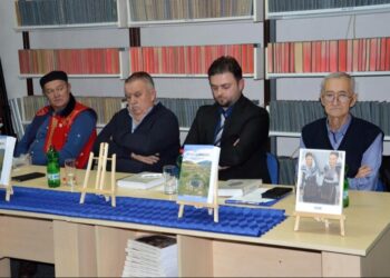 Profesor Oljača promovisao knjigu o sestrama sa Zmijanja i njihovim potomcima