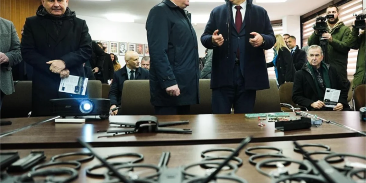 Minić najavljuje proizvodnju američkih dronova „Muva“ i „Gavran“