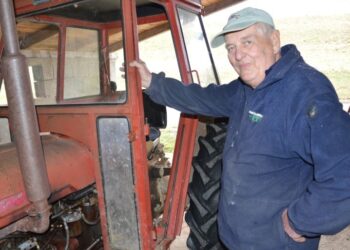 Miškov “Čerčil” spreman za proljeće: Najstariji traktorista i traktor u pet sela (FOTO)