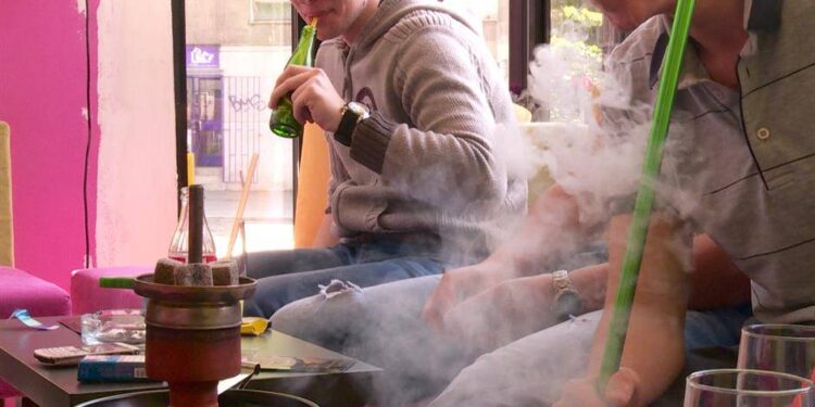 Mladi u BiH sve više padaju u nesvijest od nargile, pulmolog tvrdi: Jedna šiša vam je kao 20 cigareta