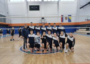 Gimnazijalke i odbojkaši Tehničke škola na regionalnom takmičenju