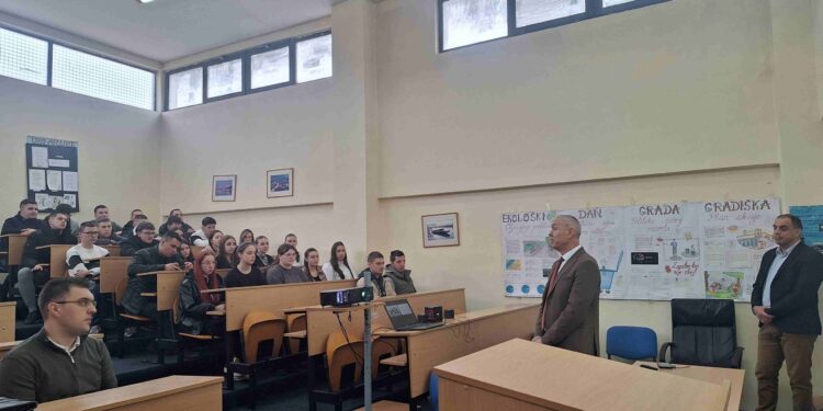 Predstavnici Mašinskog fakulteta u posjeti Tehničkoj školi Gradiška 