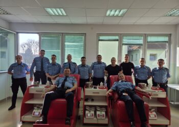 Policija Gradiške daruje krv povodom Dana policije