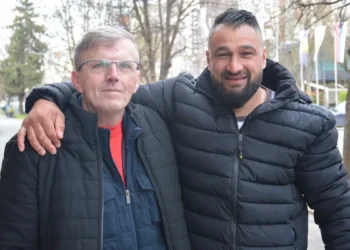 Dugačke gaće se ne skidaju do odlaska na more: Zima se ne predaje, ali ne predaju se ni duhoviti Gradiščani (FOTO)
