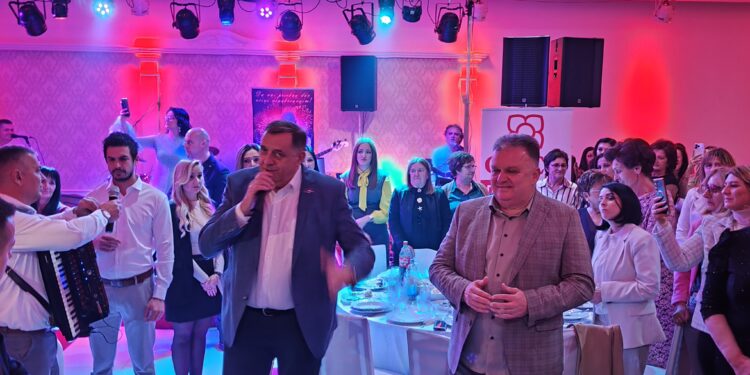 Dodik: Presudna uloga žena u razvoju Srpske i pobjedama SNSD-a