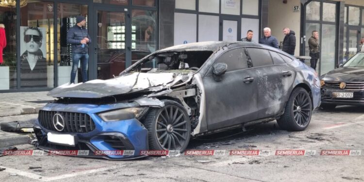 U potpunosti izgorio: Zapaljen skupocjeni Mercedes, počinilac nepoznat