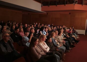 Najmlađu glumci Gradskog pozorišta Gradiška odigrali predstavu „Pozorišni meni“