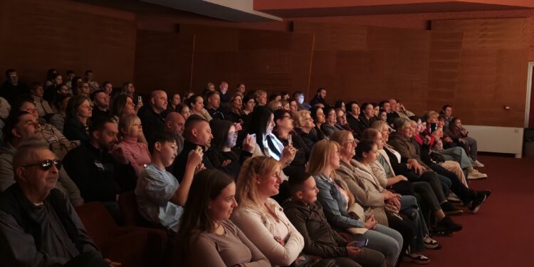 Najmlađu glumci Gradskog pozorišta Gradiška odigrali predstavu „Pozorišni meni“