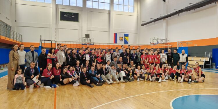 Odbojkašice iz Nevesinja i odbojkaši iz Modriče najbolji na Republičkom takmičenju za srednje škole (FOTO)
