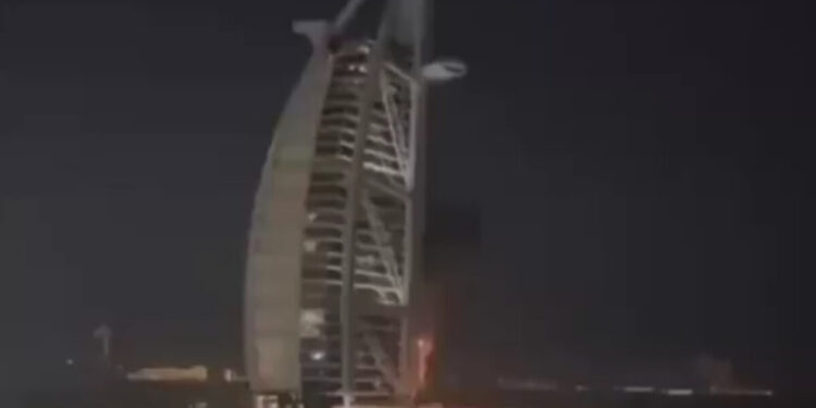 Iranski dron pogodio poznati luksuzni hotel Burj Al Arab u Dubaiju