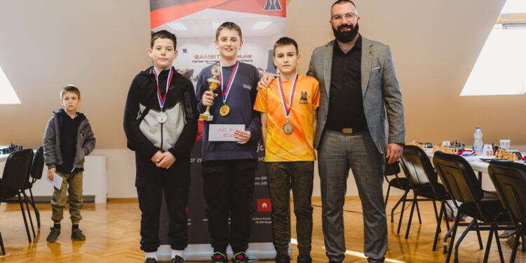 ŠK „Gambit“ obilježio 18 godina rada: 69 učesnika na prvenstvu kluba, titulu odbranio Vlado Narančić (FOTO)