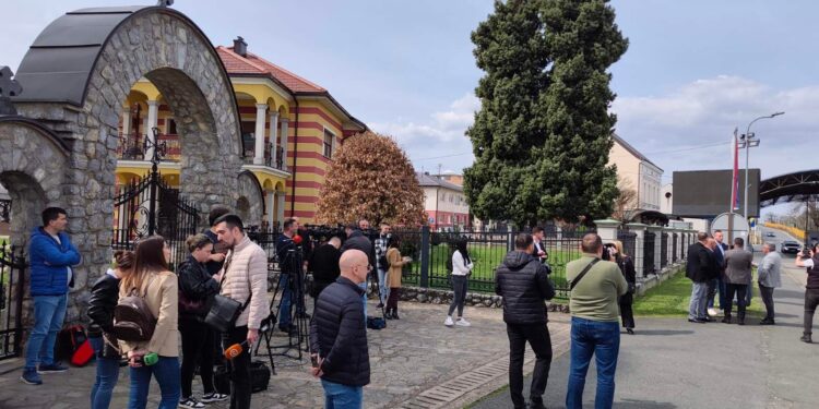 Predstavnici Savjeta ministara i Vlade FBiH nisu se odazvali na sastanak sa prevoznicima, premijer Minić ponovo pružio podršku 