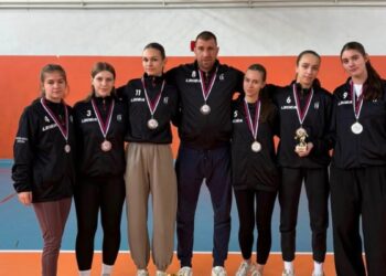Košarkašice gradiške Gimnazije vicešampionke Republike Srpske (FOTO)