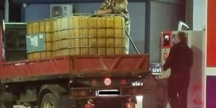 I Crnogorci sipaju na hiljade litara goriva zbog upozorenja naftnih kompanija