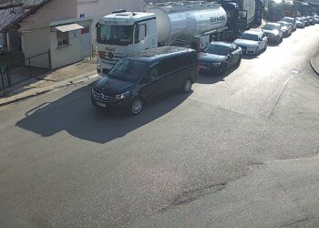 Duge kolone vozila na više graničnih prelaza