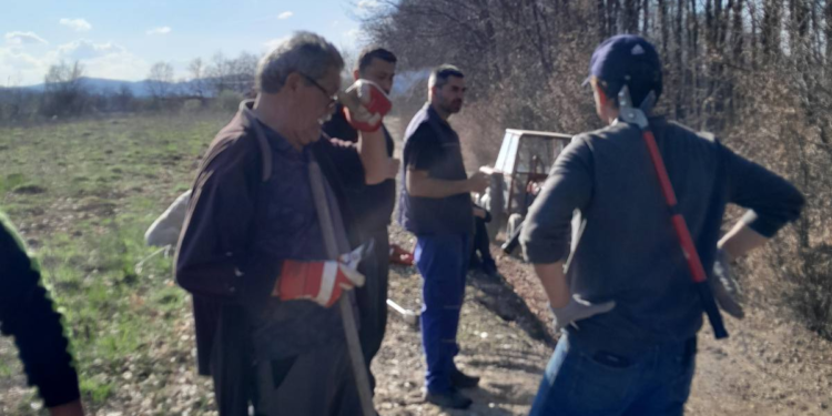 Akcija uređenja putnog pojasa prema groblju u Donjoj Jurkovici odrađena je u nedjelju.