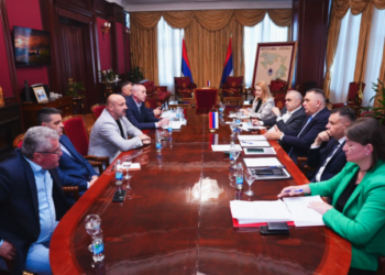 Prevoznici traže hitan sastanak: Minić uključuje SNSD, spominje i blokadu EU puta