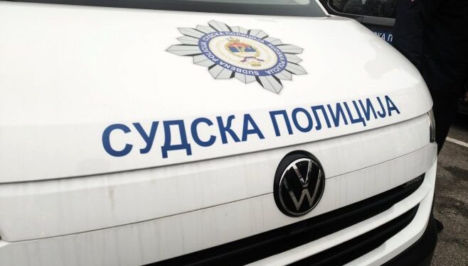 Policijski službenici Sudske policije lišili slobode dva lica u Gradišci i Derventi