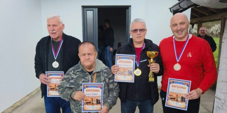 Radovan Marjanović pobjednik prvenstva Gradiške u brzopoteznom šahu (FOTO)