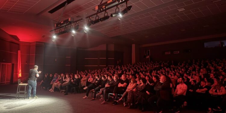 Nastup u Gradišci još jedan nagovještaj uspješne turneje komičara Gorana Vinčića Vinče