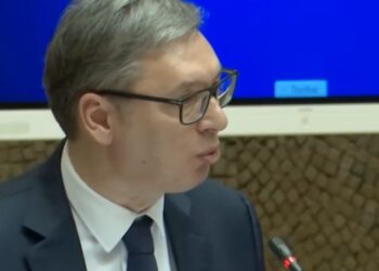 Vučić: Svi se spremaju za rat