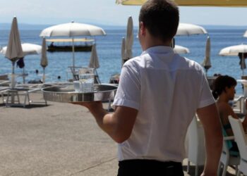 Traži se 95.000 radnika na Jadranu za sezonu, plata i do 3.000 eura
