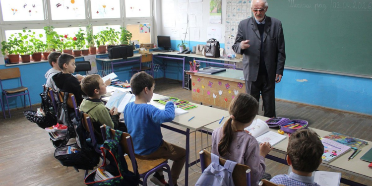 Pjesnik posjetio školu sa samo šest učenika