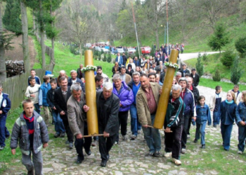 Jedinstveni pravoslavni običaj: Ratarske svijeće stižu u manastir Tronošu