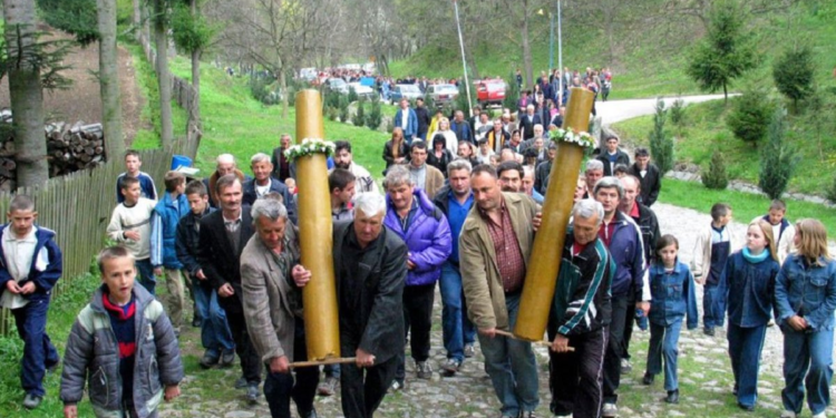 Jedinstveni pravoslavni običaj: Ratarske svijeće stižu u manastir Tronošu
