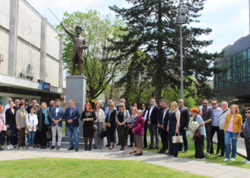 Otkriven spomenik Nikoli Tesli u Gradišci