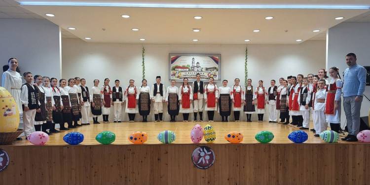 Vaskršnja smotra folklora u Novoj Topoli