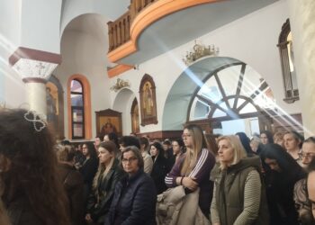 Vaskršnja liturgija i litija u Hramu Pokrova Presvete Bogorodice u Gradišci