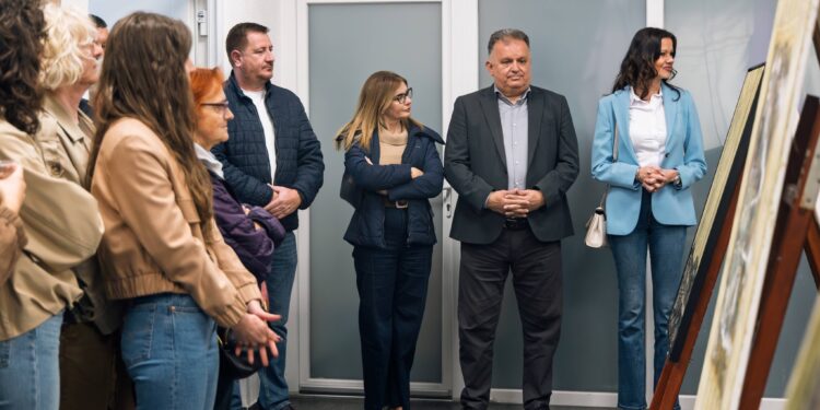 Izložba „Moderna umjetnost – akril na platnu“ Slobodana Bode Subotića otvorena u Novoj Topoli i Gradišci