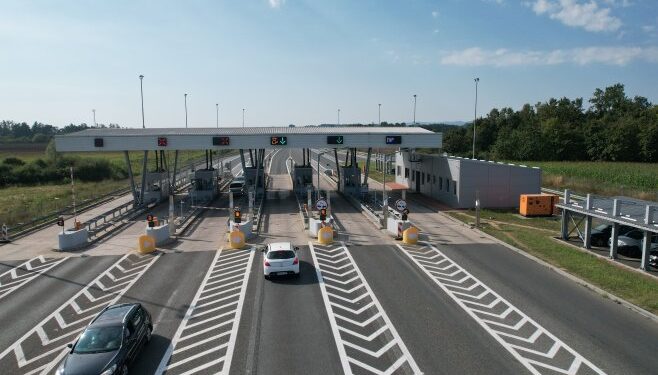 Autobusima koji u nedjelju prevoze putnike do Spomen-područja Donja Gradina neće biti naplaćena putarina