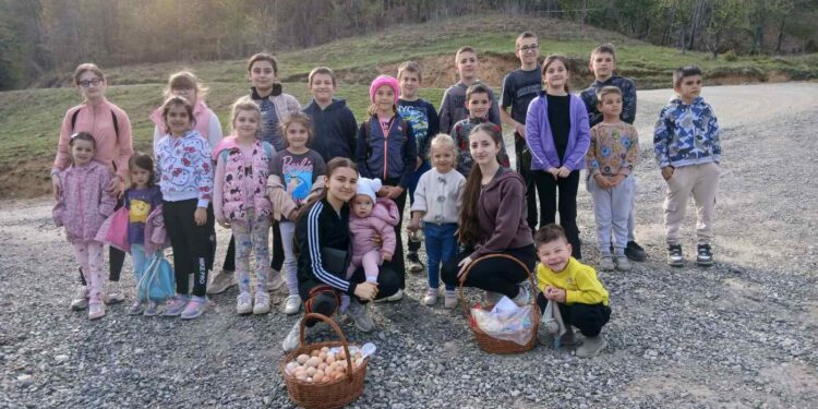 Djeca iz sela Kozara sakupili vasršnja jaja (FOTO)