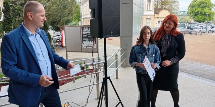 Upriličena izložba i dodijeljene nagrade najuspješnijim učesnicima likovnog konkursa