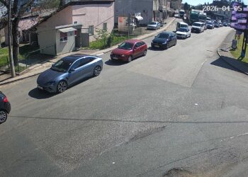 Gužve na graničnim prelazima Gradiška i Velika Kladuša