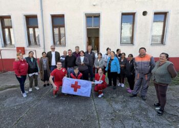 Prehrambeni paketi Crvenog krsta za romske porodice