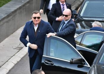 I bez funkcije Dodik ima predsjednički tretman: Kolone vozila i potpuna obustava saobraćaja