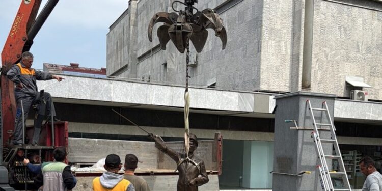 Sutra otkrivanje statue Nikole Tesle u Gradišci