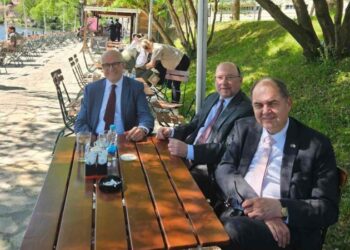 Od Dodika ni glasa: Christian Schmidt uživao na Vrbasu u Banja Luci