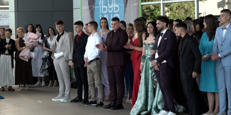 Gimnazija Gradiška ispratila još jednu uspješnu generaciju maturanata