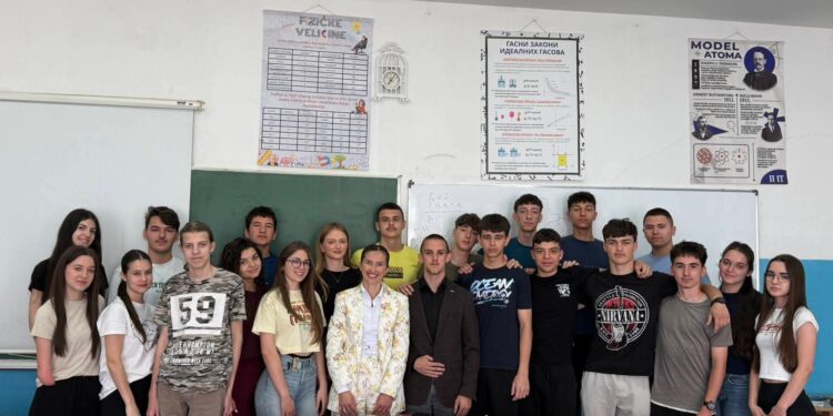 PONOS TEHNIČKE ŠKOLE: Odjeljenje II IT obara rekorde u redovnosti, a učenik Nikola Nikolić napisao priručnik iz fizike