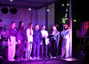 Na ljetnoj pozornici Zavičajnog muzeja u Gradišci održan je koncert Muzičke grupe Gimnazije Gradiška.