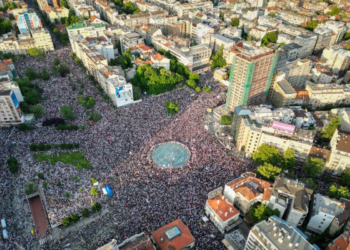 Na jučerašnjem skupu u Beogradu bilo skoro 190.000 ljudi, MUP Srbije kaže da je bilo tek 34.000